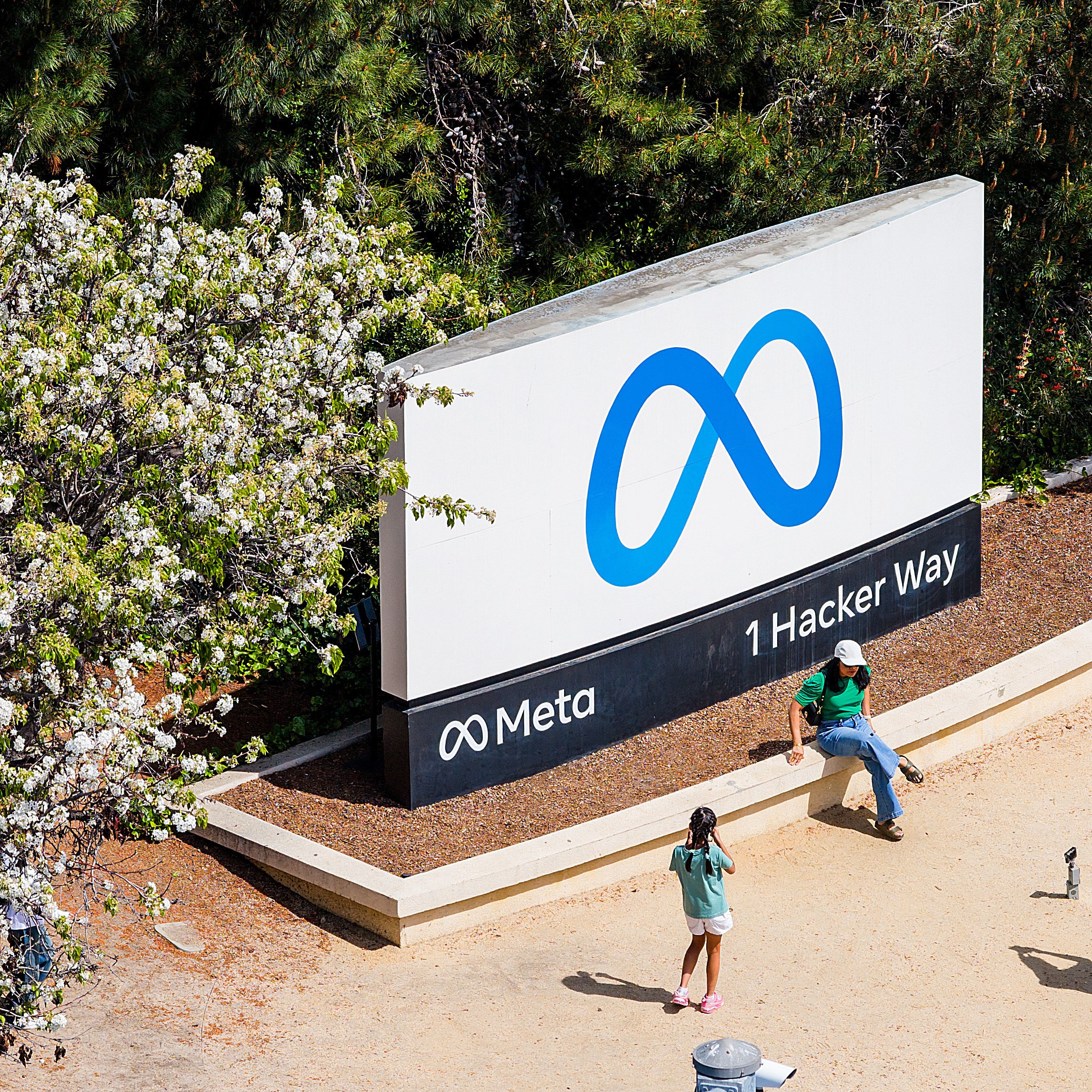 Tech Tuesday: Why is Meta running fake ads? episode artwork