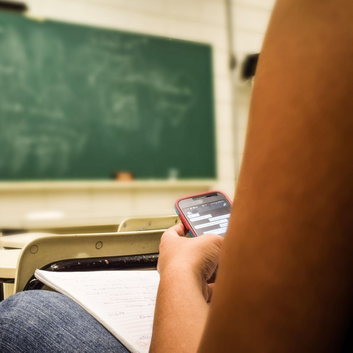 Tech Tuesday: Banning phones in schools episode artwork